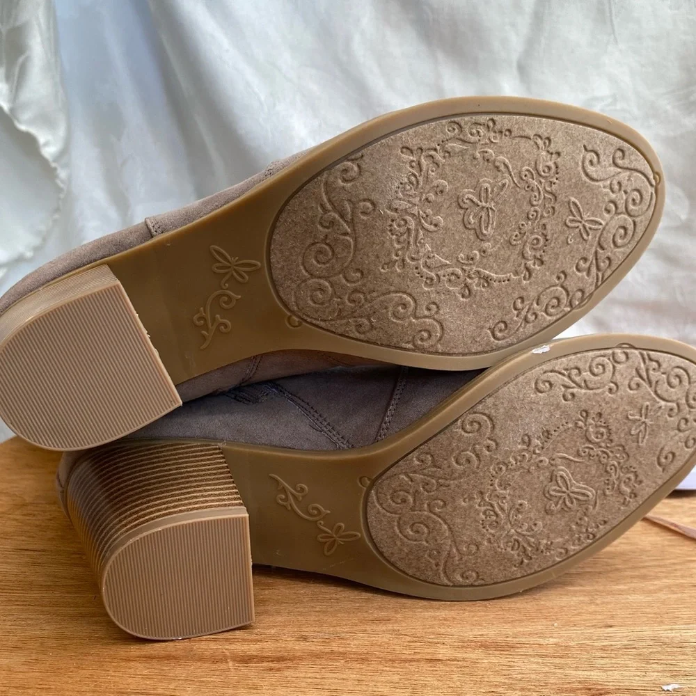 SOFT VEGAN LEATHER HEELED ZIPPER BOOTS - Picture 13 of 16